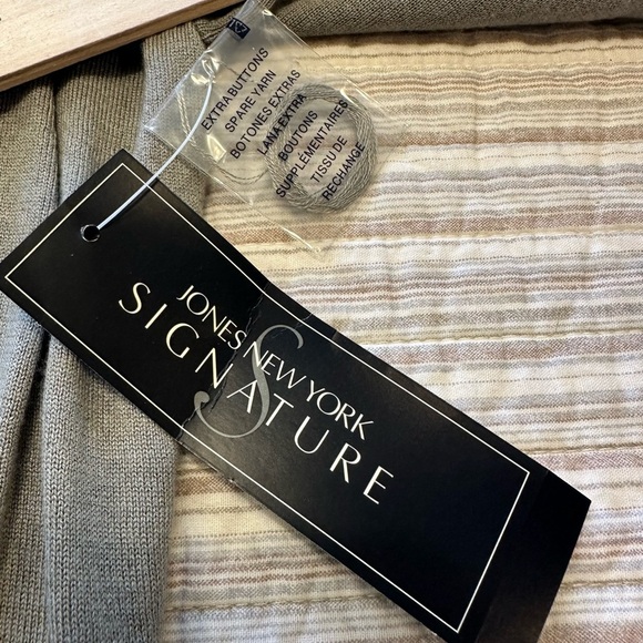 Jones New York Signature Women’s Sweater Top – Size Large – NWT – $79 MSRP - Picture 9 of 9